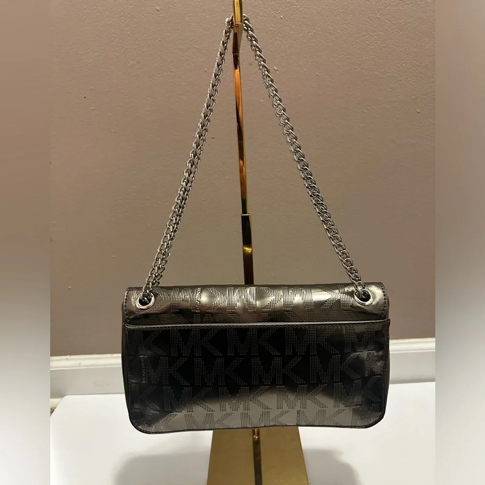 Michael Kors EUC Metallic Silver Logo Patent Leather Jet Set Shoulder Bag